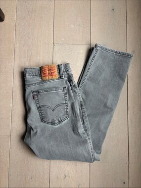 Grey Levi’s 514